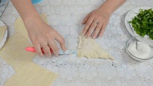 Домашние Булочки с начинкой. ПРОСТОЙ рецепт из слоеного теста со ЩАВЕЛЕМ.