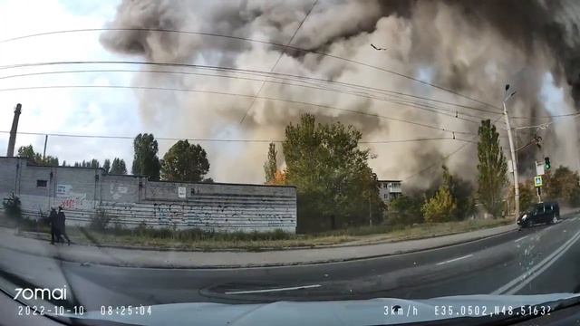 Взрывы в ДНЕПРЕ — момент страшного прилета по городу _ Первые кадры смотреть онлайн