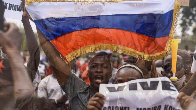 Государственный переворот в Буркина-Фасо. Участники акций призвали к сотрудничеству с Москвой