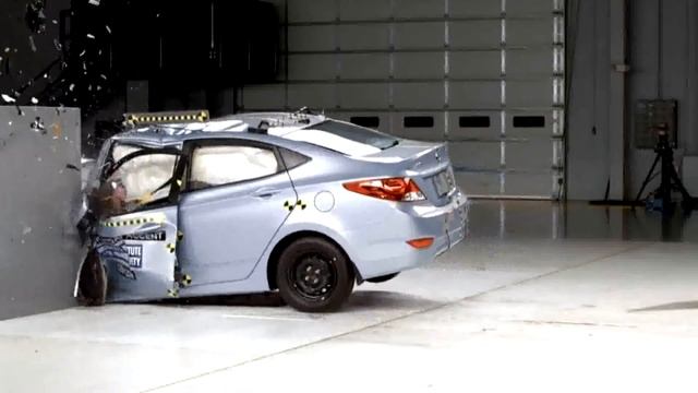 Краш-тест Hyundai Solaris 1 и 2 поколения - Solaris | Accent safety test смотреть онлайн
