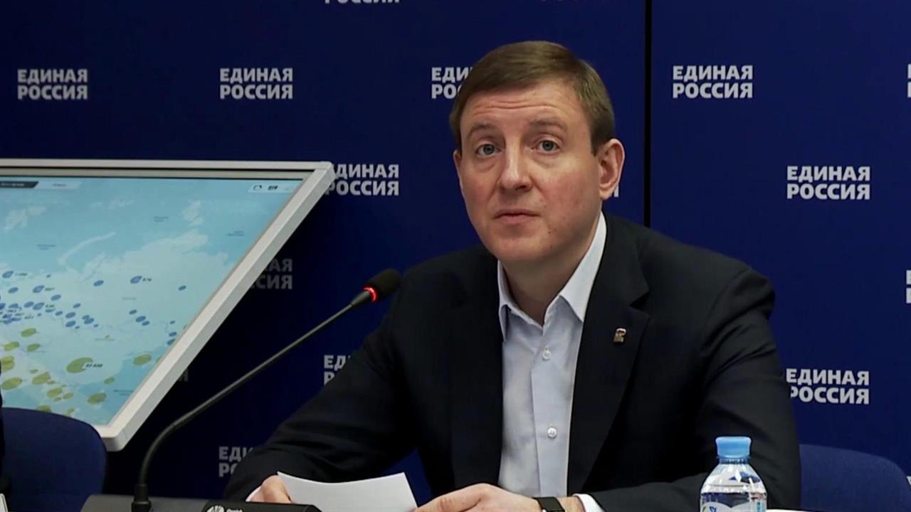Партия "Единая Россия" отправит собранные членские взносы на помощь врачам