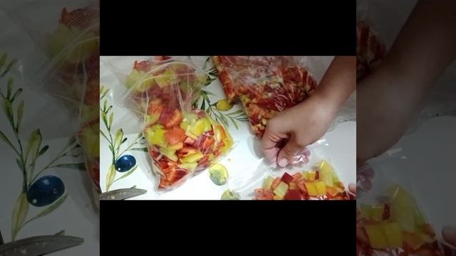 лайфхак по заморозки болгарского перца,легко и просто. смотреть онлайн