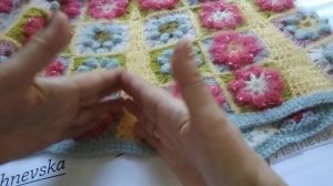 Вязаная безрукавка из бабушкиных квадратов для внучки.