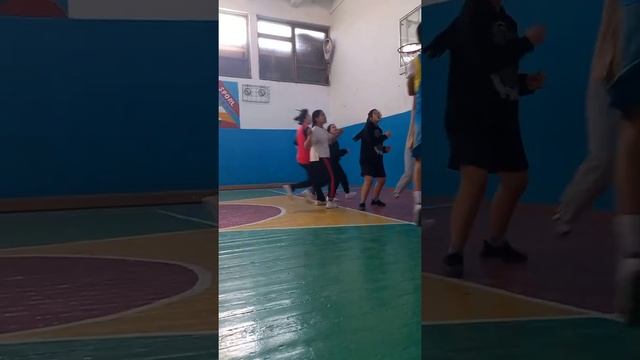 Тренировки баскетбола//Как правильно бросить мяч на баскетбольный кольцо//баскетбол ойыны