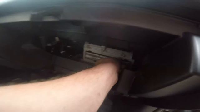 Замена салонного фильтра на Mazda CX7 2,5 литра смотреть онлайн