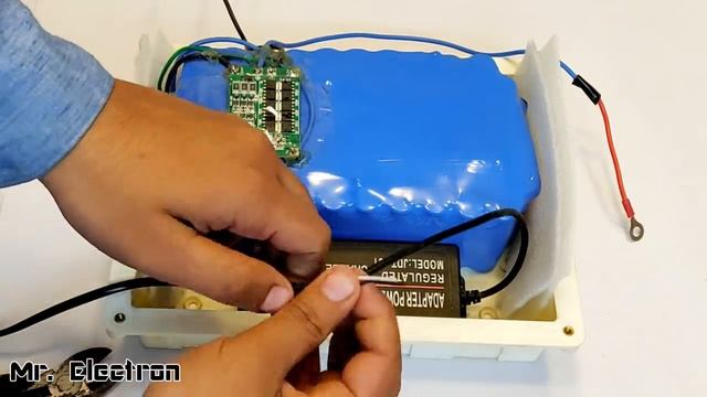 Make 220v Mini UPS 80000 mah DIY - Run Anything upto 3000 Watts ?