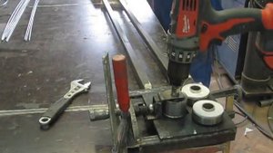 механизм ( вальцы) для изготовления колец для абажуров  из проволоки