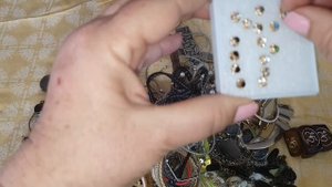 Купила в секонд хенде два мешка бижутерии за $ 13. Что внутри ? Распаковка и обзор .