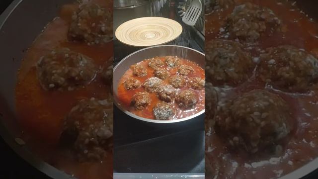 Тефтели в томатном соусе ! Очень просто и вкусно!) смотреть онлайн