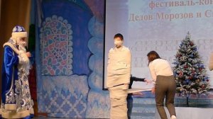 Новогодний конкурс : Делаем снеговика из туалетной бумаги! кто быстрее !!!