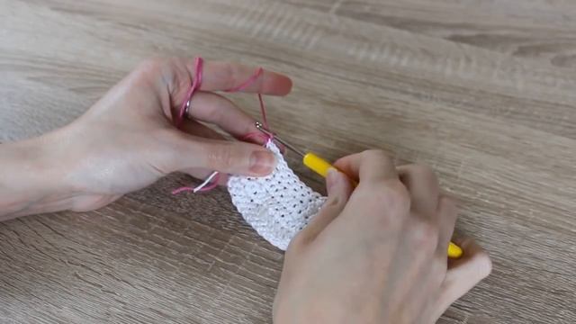 Háčkované šaty pre Barbie