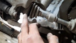 Как снять каробку передач на МИТСУБИСИ СПЕЙС РУННЕР 1.8 объм