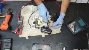 Reapair Makita DC18RC 14.4V - 18V Li ion Fast Battery Charger, exploded capacitor