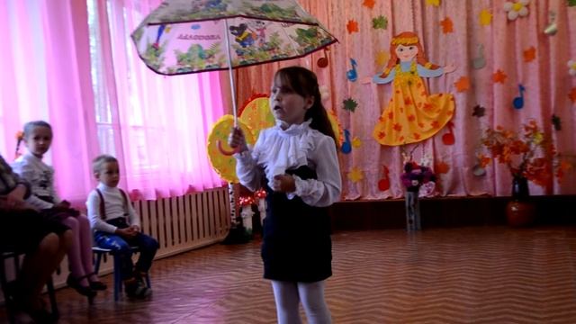 ДОЧКА ПЕЛА В САДУ НА ДЕНЬ БАБУШЕК смотреть онлайн