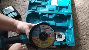 Аккумуляторная болгарка Makita DGA504RF