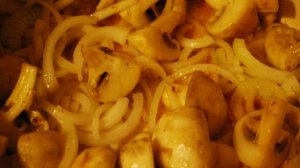 Жареная свинина с грибами