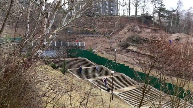 Экскаватор уродует дюну - строительство нового отеля на побережье Светлогорска смотреть онлайн