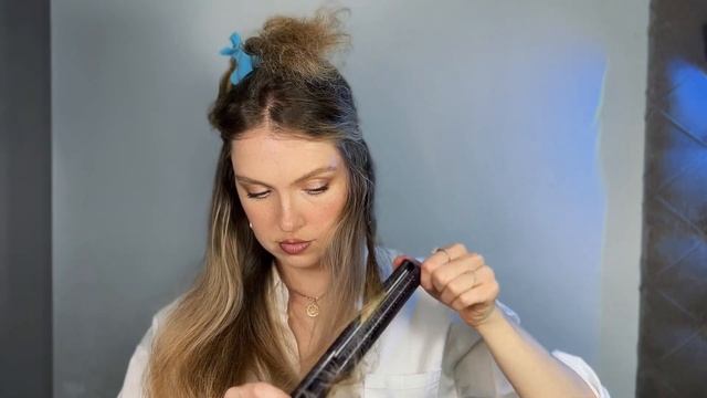 Серф локоны на утюжок. Показываю технику накрутки, укладочные средства! Beach waves with flat iron! смотреть онлайн