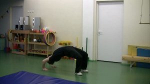 "Мостик" из стойки на руках