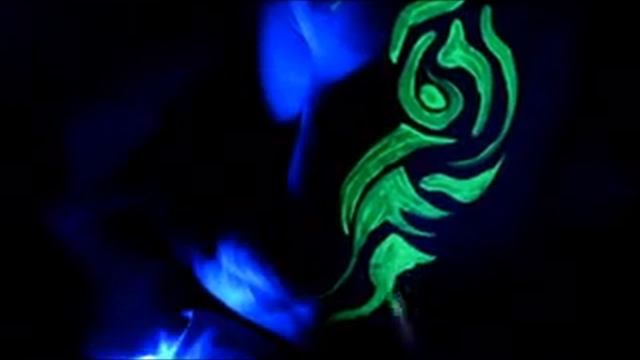 светящияся в темноте краска для тела в действии смотреть онлайн