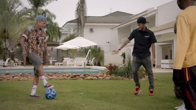 MC Guime - País do Futebol Part. Emicida (Videoclipe Oficial) смотреть онлайн