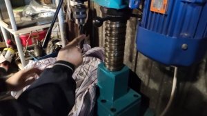 Работа сверлильного станка 2м112