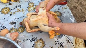 Потрошение курицы и подготовка к заморозке