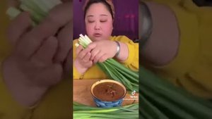 Как правильно есть лук!!!
