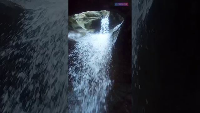 Салтинская теснина. Водопад в пещере.  Дагестан
