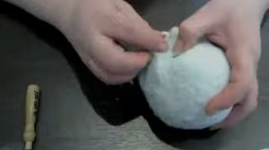 валяем лицо куклы из синтепона