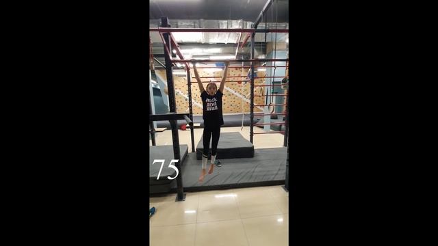 Сколько раз может подтянуться строгими девочка 11 лет не слазя с турника ?! смотреть онлайн