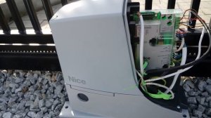 Podłączenie napędu Nice Rox 600 (z modułem ROA38) z i bez fotokomórkek. Podłączenie sterownika.