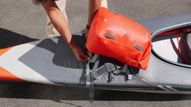 Attaching the watertight 20l backpack on the Itiwit X500 kayak смотреть онлайн