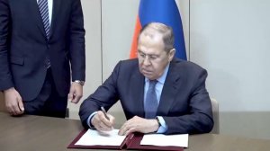 Церемония подписания С.Лавровым и Д.Байрамовым межправсоглашения, Баку, 24 июня 2022 г.