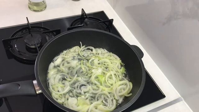 КУРЯЧА ПЕЧІНКА ТУШКОВАНА В СМЕТАНІ / тушеная куриная печень