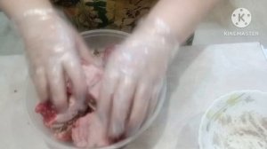Солим мясо для бешбармака.