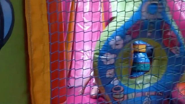 Ева и Максим & Франция детский парк ЕТТИ!!!Eva et Max !!! Parc ETTI en France !!! смотреть онлайн