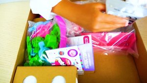 МАМА не умеет готовить! Амелька вызывает Поварёнка, чтобы научил маму готовить Пончики!