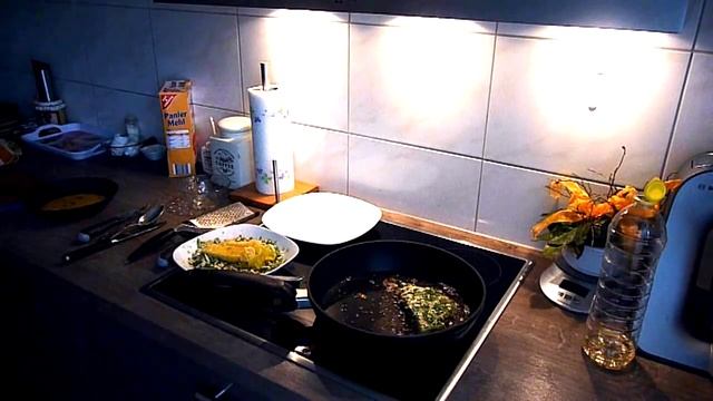 Жаренная молодая капуста с сырной корочкой и капустные оладушки