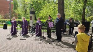 ВИА «Аккорд» продолжает концерт в микрорайоне Шитикова