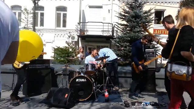 Саунд чек джем сейшен уличные музыканты Владивостока. Russian buskers sound check jam session