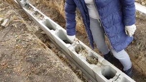 Стройка фундамента из пустотелых бетонных блоков(5)