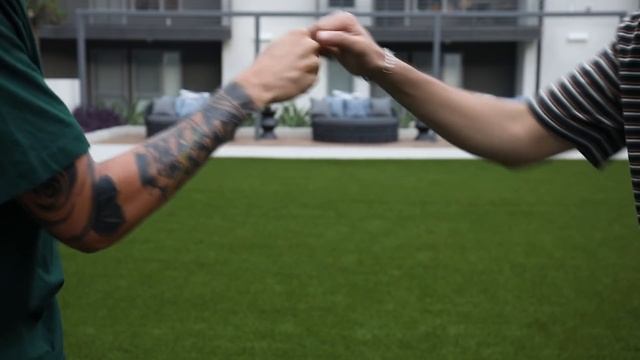 Different Types of Handshakes смотреть онлайн