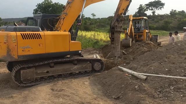 Jcb and Hyundai breaking stone смотреть онлайн