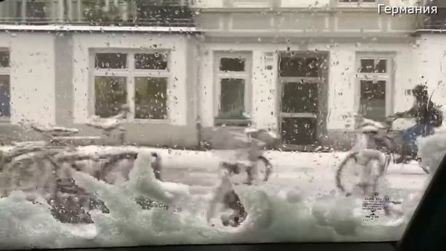 Месть зимы в Германии. Снег и шторм обрушился на Гамбург 31 марта 2022. смотреть онлайн