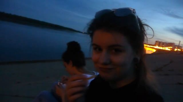 Картошка фри на берегу реки смотреть онлайн