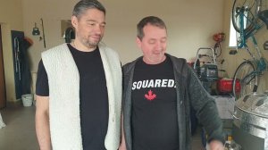 Варим пиво во дворе в гараже.