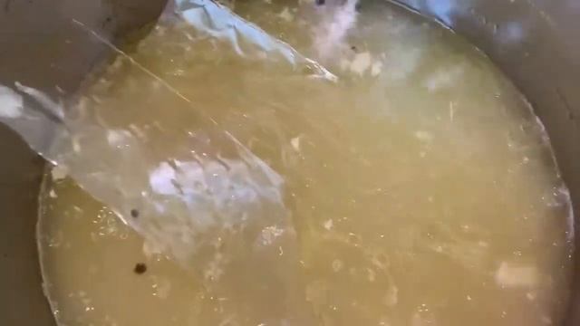 Праздничное заливное из курицы с добавлением овощей.