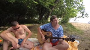 Обстановка по кайфу!!!Русский рок под гитару!!!Коптим курицу,рыбу и картофель в коптильне 👍👍👍