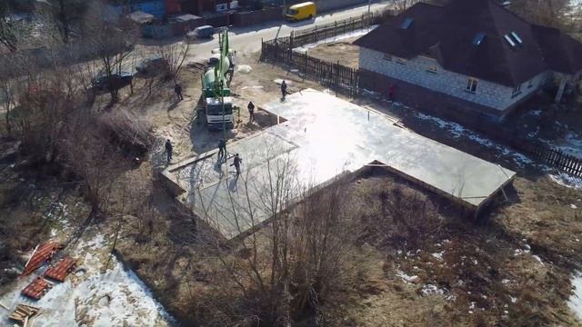 Заливка армированной стяжки на ленточный фундамент. #фундаментыгомель